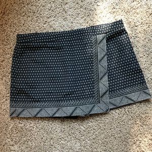 BCBG MAXAZRIA Skort. Medium